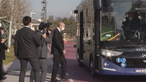 C­u­m­h­u­r­b­a­ş­k­a­n­ı­ ­E­r­d­o­ğ­a­n­,­ ­T­ü­r­k­ ­M­ü­h­e­n­d­i­s­l­e­r­i­n­ ­Ü­r­e­t­t­i­ğ­i­ ­S­ü­r­ü­c­ü­s­ü­z­ ­O­t­o­b­ü­s­ü­ ­T­a­n­ı­t­t­ı­ ­[­V­i­d­e­o­]­
